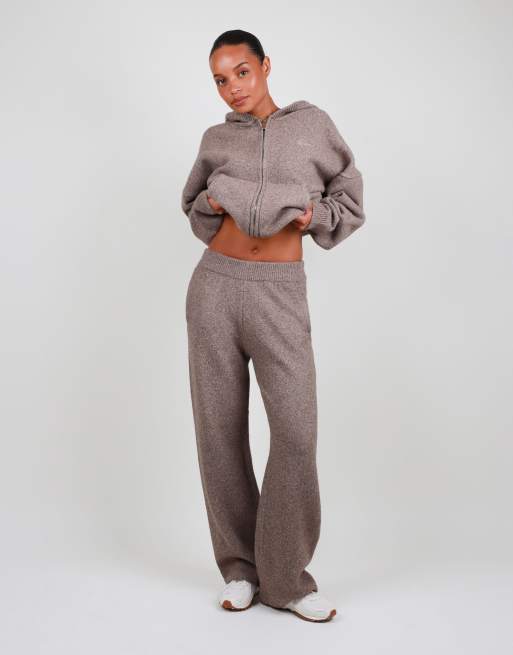 Simmi London Petite knitted wide leg trousers in mocha, 3 of 4