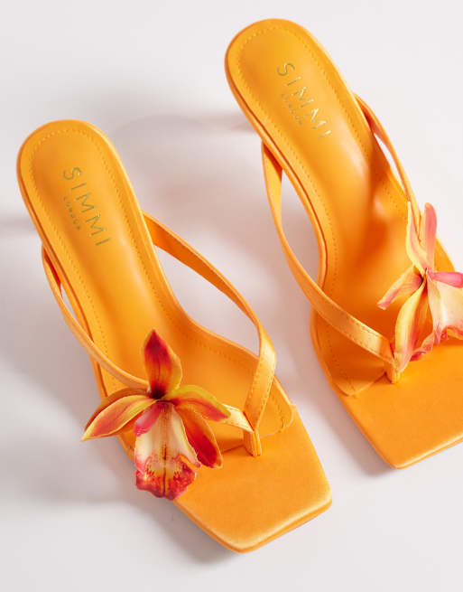 Simmi London - Ruby - Orange sandaler med kitten-hæl og blomsterdetalje, 2 af 4