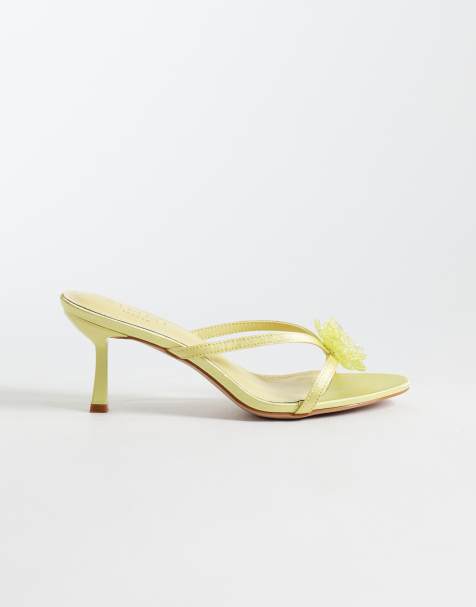 SIMMI London - Sandalias amarillas estilo mules de tacón con detalle floral de satén Elowen - view 1