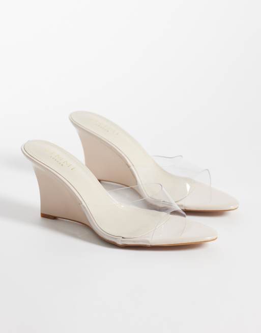 Simmi London Senia wedge-sandaler med bred passform i beige lack, 2 av 4