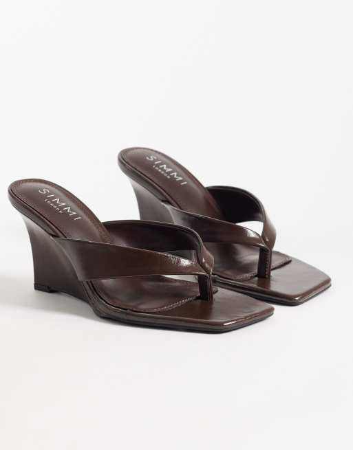 Simmi London Senia wedge toe post sandals in chocolate patent, 2 of 4