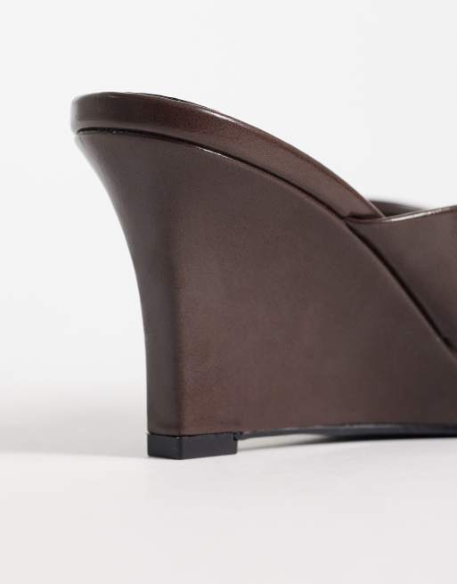 Simmi London Senia wedge toe post sandals in chocolate patent, 4 of 4