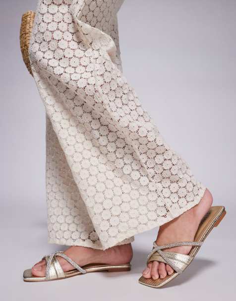 SIMMI London - Seraph - Platte sandalen met versierde bandjes in goud - view 1