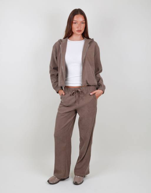 Simmi London Suede straight leg joggers in mocha, 3 of 3