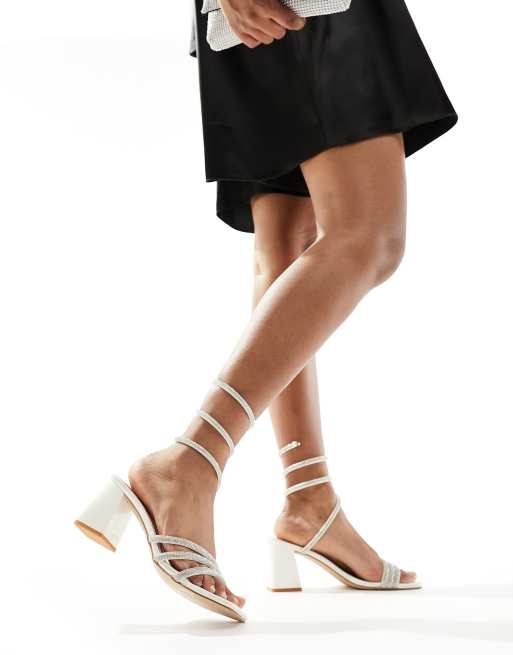 Simmi London – Tammie – Benvita sandaler med blockklack och spiralband runt benet