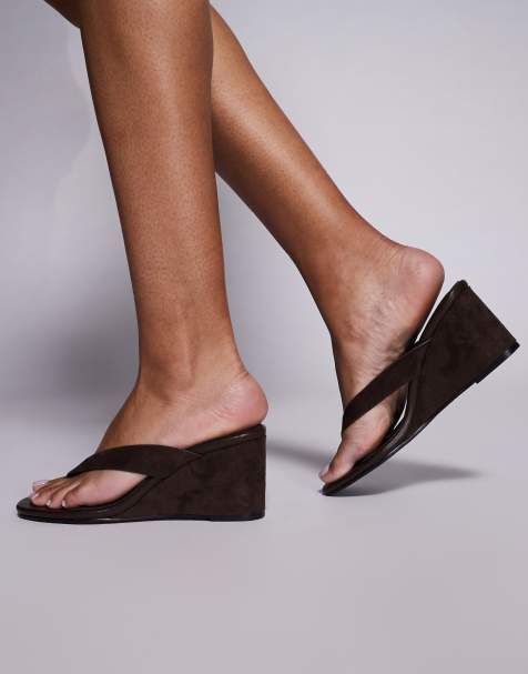 Simmi London wedge-sandaler i bred passform Jules i brun suedette - view 1