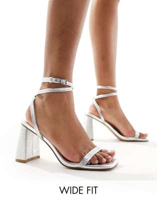 Simmi London Wide Fit - Bolt - Sandaletten in verziertem Silber mit Blockabsatz, weite Passform