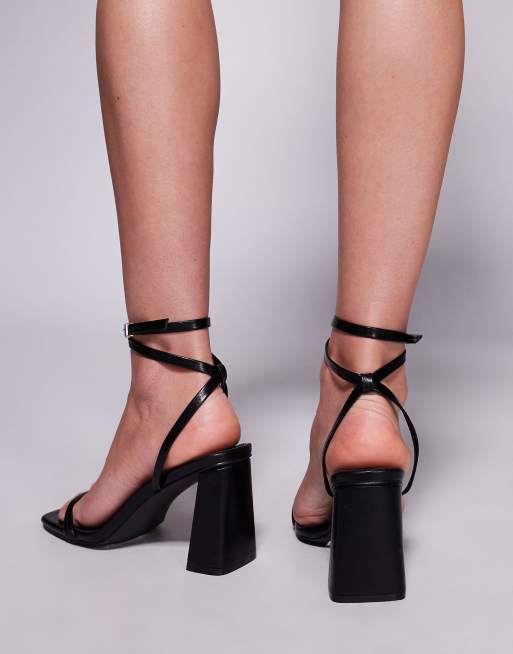 Simmi London Wide Fit - Bora - Sorte sandaler med stropper og mellemhøj blokhæl, 3 af 4