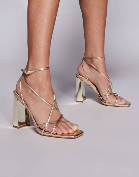 Simmi London Wide Fit – Carmela – Riemchen-Sandaletten in Gold mit Blockabsatz - view 1