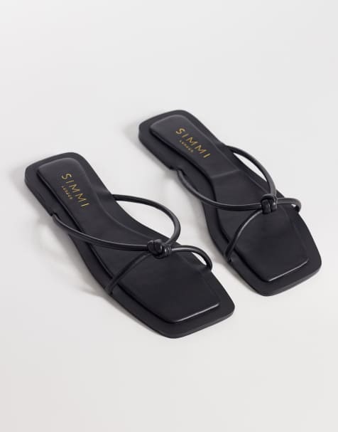 Simmi London Wide Fit – Cola – Czarne płaskie sandały z węzłem - view 1