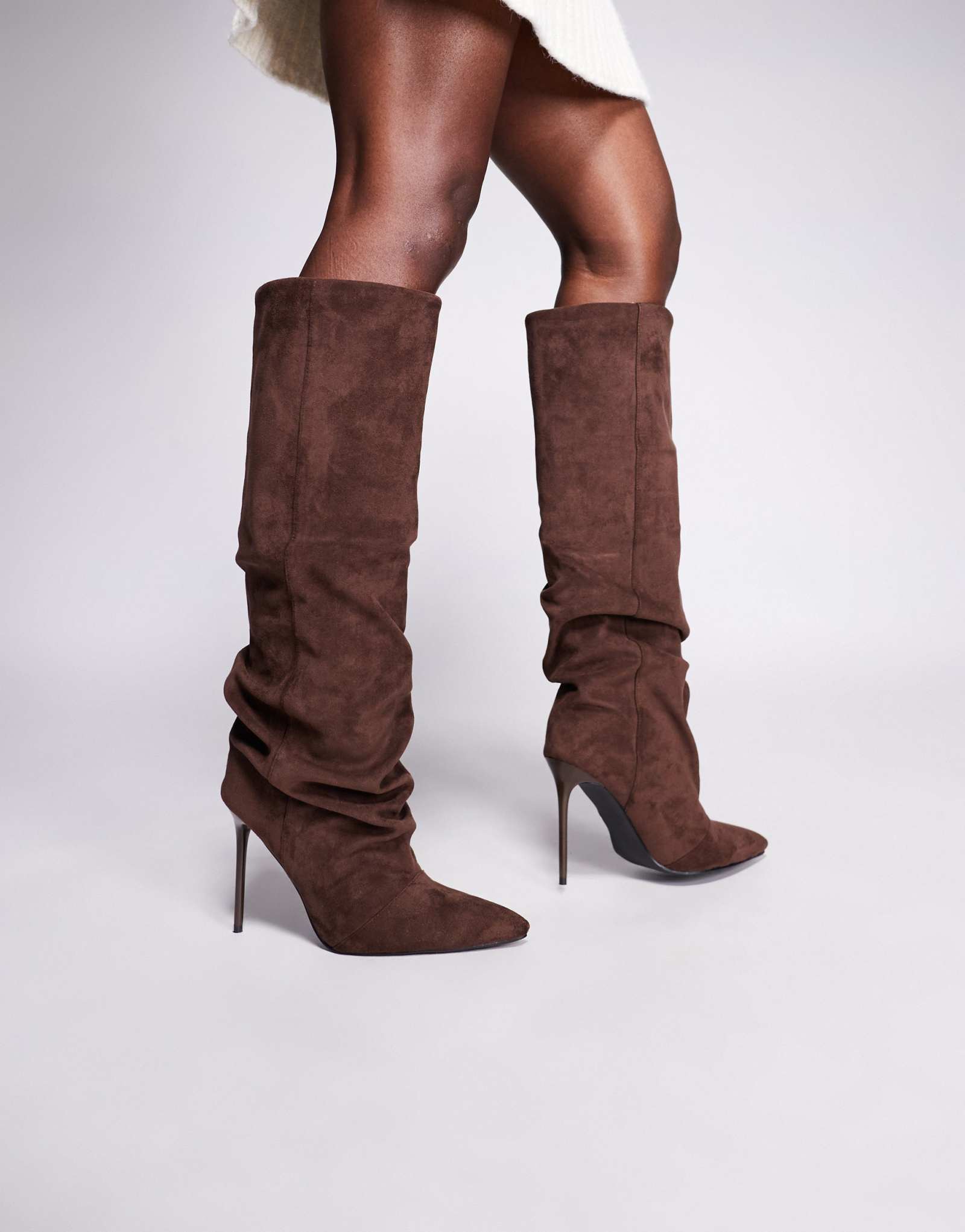 Хлопчатобумажные сапоги до колена Simmi London на широком каблуке-шпильке с рюшами из замши expresso