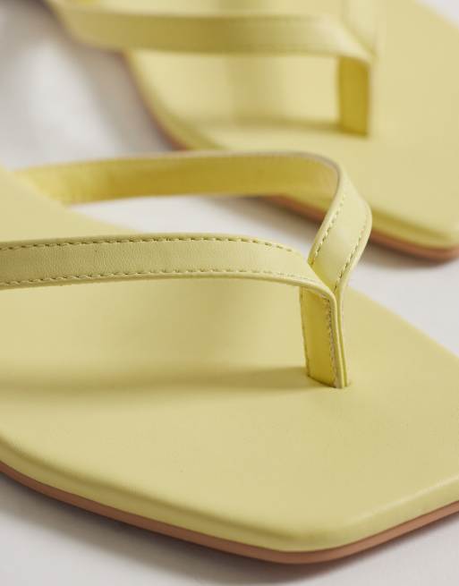 Simmi London Wide Fit Danny flip flops in yellow, 3 of 4
