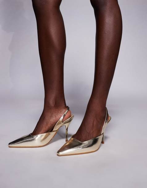Simmi London Wide Fit – Darcia – Spitze Absatzschuhe aus Kunstleder in Metallic-Gold mit Fersenriemen, weite Passform - view 1