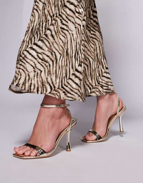 Simmi London Wide Fit – Dola – Riemchen-Sandaletten in Gold mit mittlerem Absatz, weite Passform - view 1