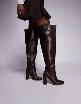 Simmi London Wide Fit - Harrieta - Overknee-Stiefel in Braun mit Absatz, weite Passform-Brown