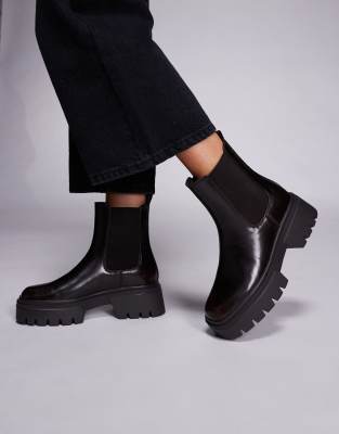 Simmi London Wide Fit - Judd - Chelsea-Stiefel in Braun poliert mit dicker Sohle, weite Passform-Schwarz