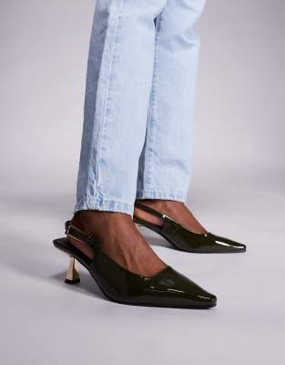Simmi London Wide Fit - June - Spitze Slingback-Schuhe in olivgrüner Lackoptik mit Kitten-Absatz, weite Passform