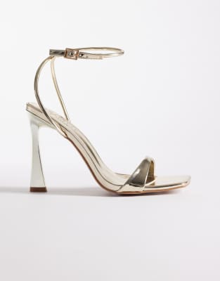 Simmi London Wide Fit - Kareena - Filigrane Sandaletten in Gold-Goldfarben