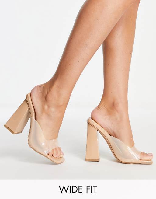 Simmi London Wide Fit – Mules in Kamelbraun mit transparentem Obermaterial, in weiter Passform