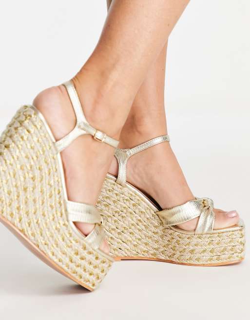Simmi London Wide Fit Sandali espadrilles con zeppe a pianta larga color oro ASOS