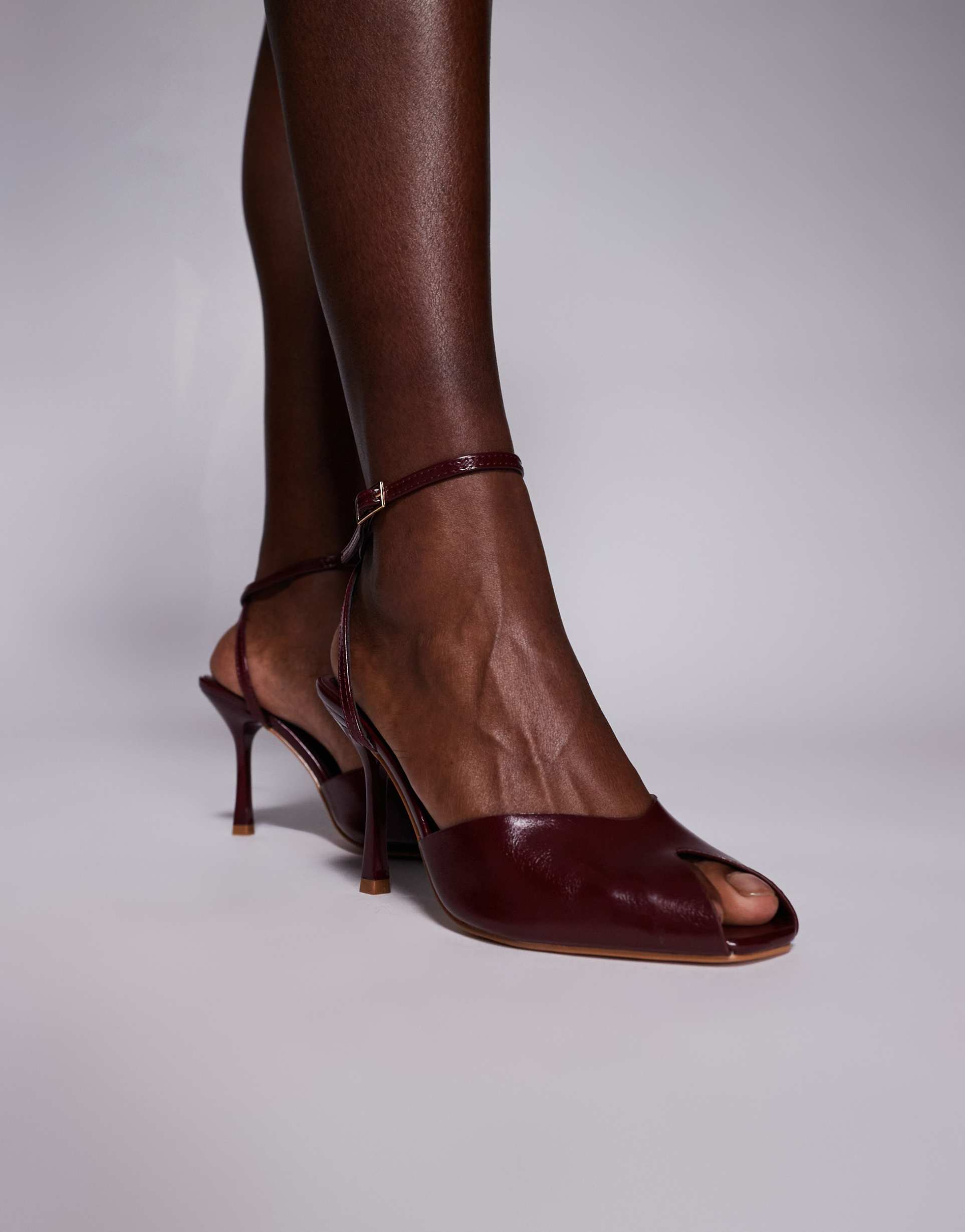 simmi london wide fit savvy peep toe heeled sandals in burgundy
