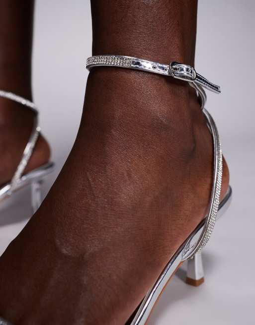 SIMMI London – Yasmin – Silverfärgade, utsmyckade klacksandaler med bred passform, 3 av 4