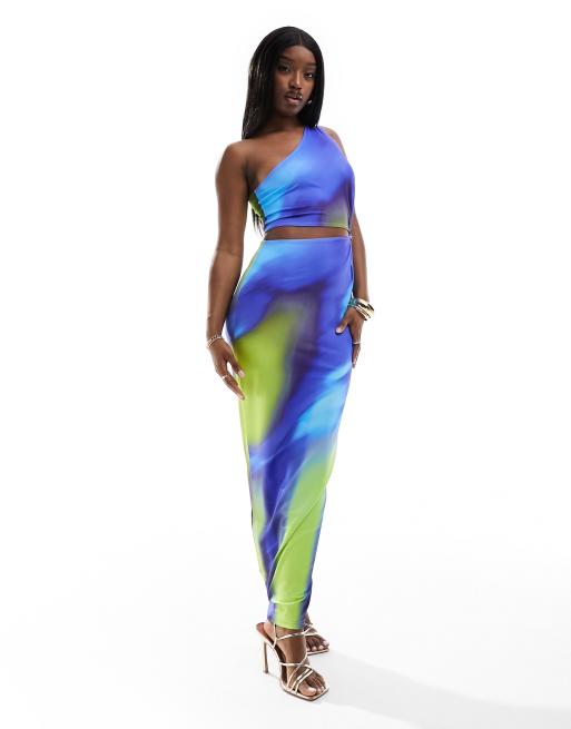 SIMMI - Maxi-jurk met blote schouder en knoop en uitsnijding in marmerprint