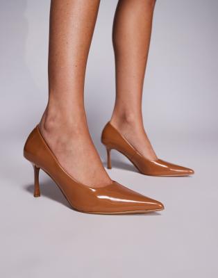  Luka vintage low heeled court shoes in tan