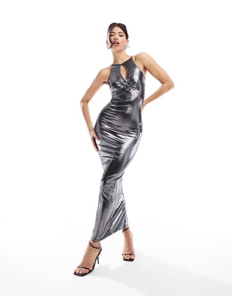 Simmi – Silverfärgad, metallisk maxiklänning i bodycon-modell med nyckelhålsöppning - view 1