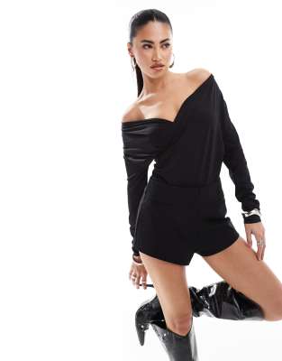 Simmi – Svart åtsmitande body i off shoulder-design med omlott framtill - view 1