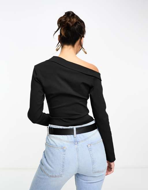 Simmi tailored off shoulder body in black, 2 of 4