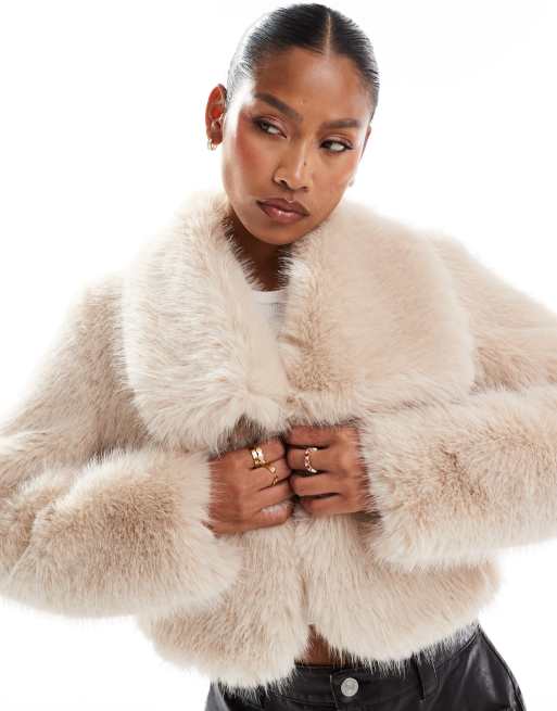 Simmi Veste courte en fausse fourrure avec col oversize Beige ASOS
