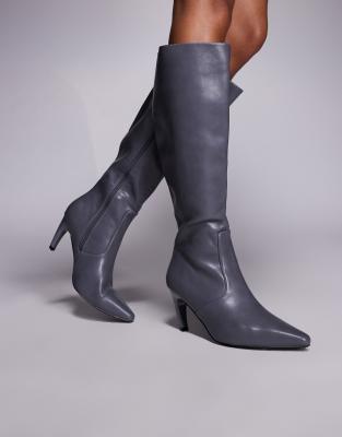 Simmi Wide Fit - Lapis - Kniehohe Absatz-Stiefel in Grau, weite Passform