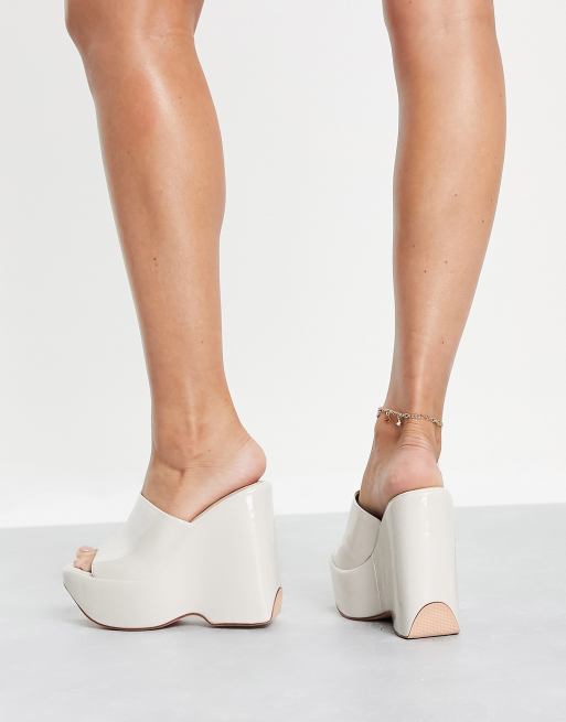 SIMMI - Wide Fit - Mules vernies à semelle plateforme - Taupe, 3 de 4