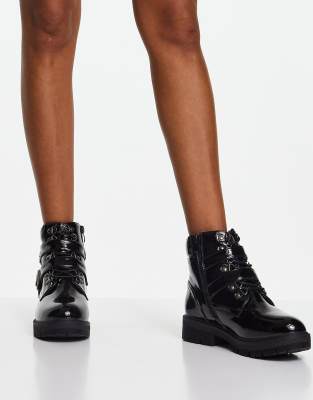 Simply Be Extra Wide Fit - Enkellaarsjes met veters en gespen in zwart |  ASOS