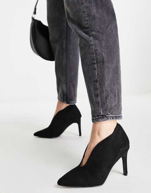 V cut front outlet booties