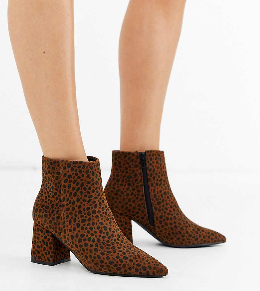 Simply Be extra wide fit – Shauna – Leopardmönstrade boots med blockklack-Brun