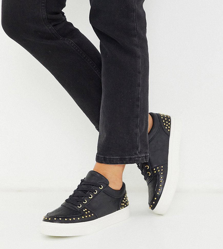 Simply Be – Extra wide fit – Svarta sneakers med nitar
