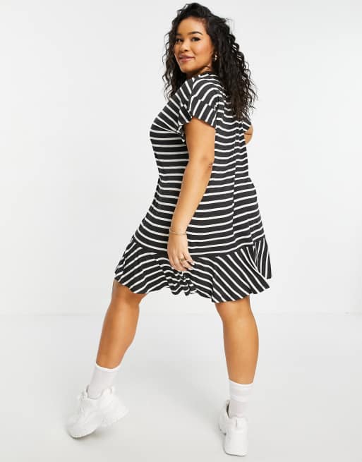 Simply Be – Gestreiftes T-Shirt-Kleid mit Rüschensaum in Schwarz und Weiß, 2 von 4