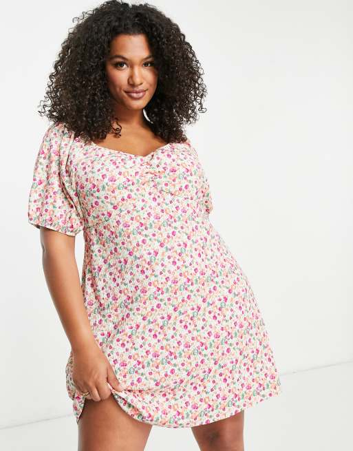 Simply Be Mini Freizeitkleid in WeiB mit geraffter Vorderseite und Blumenmuster ASOS
