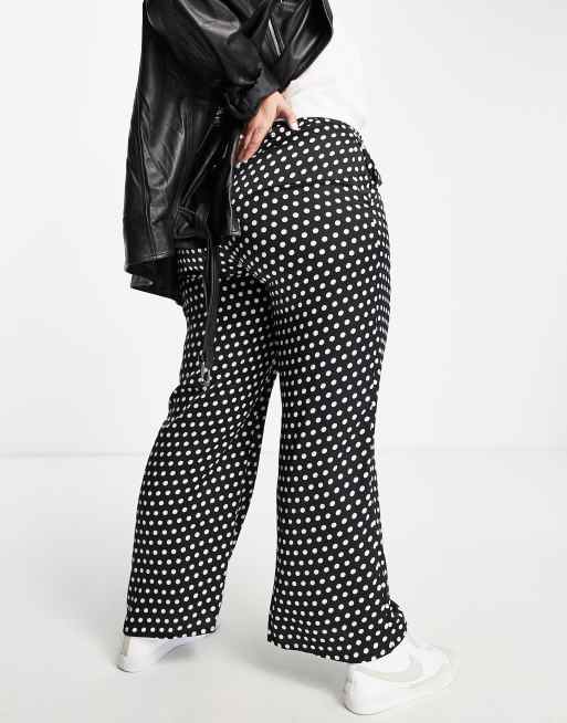 Simply Be - Pantaloni a fondo ampio in raso nero e bianco a pois, 2 di 4
