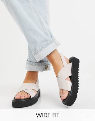 Simply Be - Sandalen met brede pasvorm, plateauzool en gekruiste bandjes in  crème | ASOS