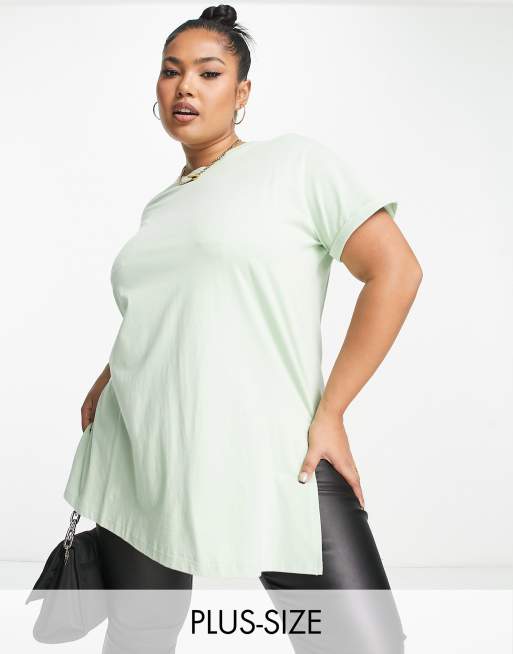 Simply Be - T-shirt met lange pasvorm en split aan de voorkant in saliegroen