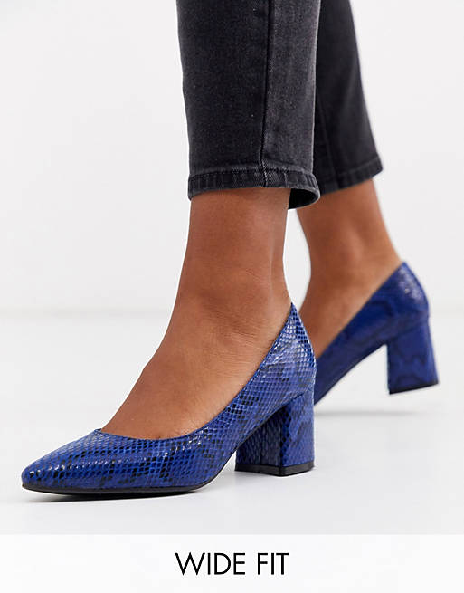 Simply Be wide fit block heel court shoe in blue snake | ASOS