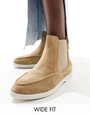 Simply Be Wide Fit chelsea boots in taupe-Neutral