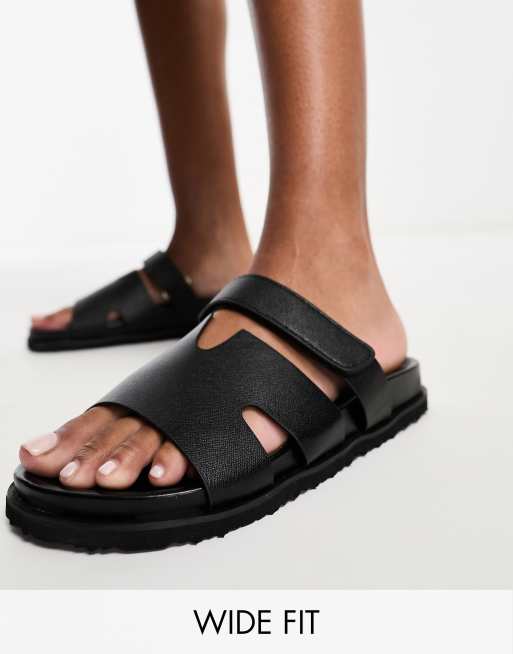 Simply Be Wide Fit – Flache Sandale in Schwarz mit doppeltem Riemen in weiter Passform