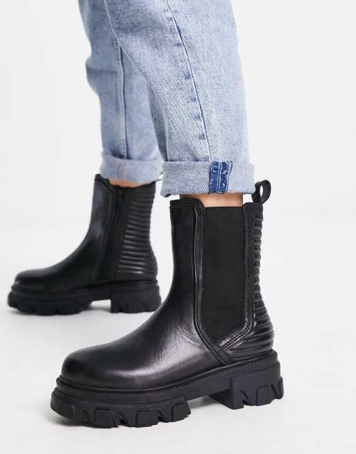 Flat pull 2025 on ankle boots