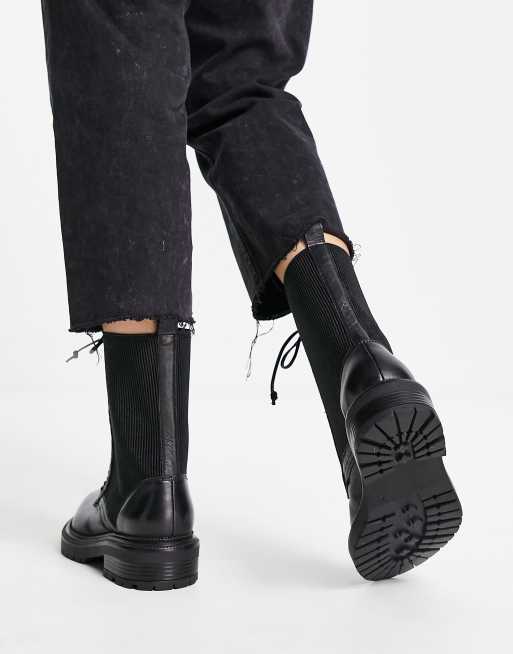 Flat pull 2025 on ankle boots