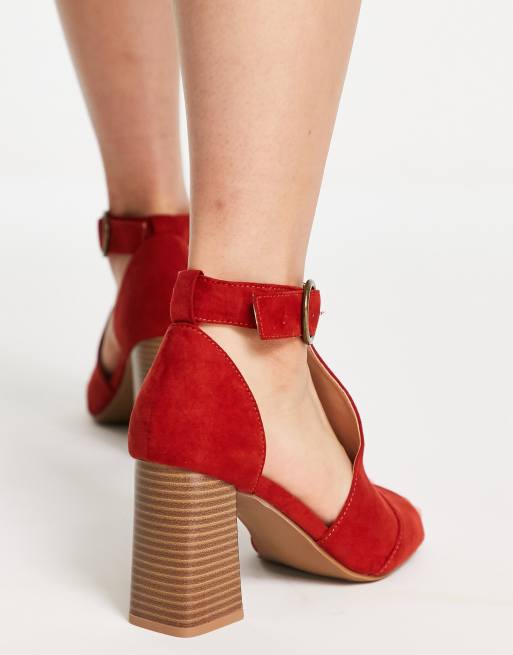 Wide fit clearance t bar heels