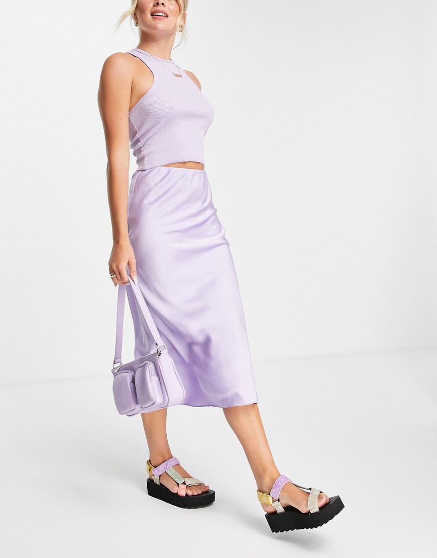 фото Сиреневая атласная юбка миди косого кроя в стиле комбинации asos design-фиолетовый цвет